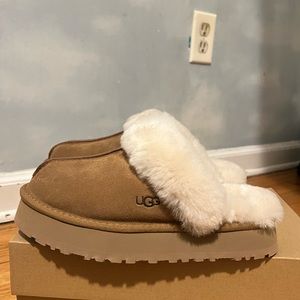 BRAND NEW UGG DISQUETTE SLIPPERS TAUPE